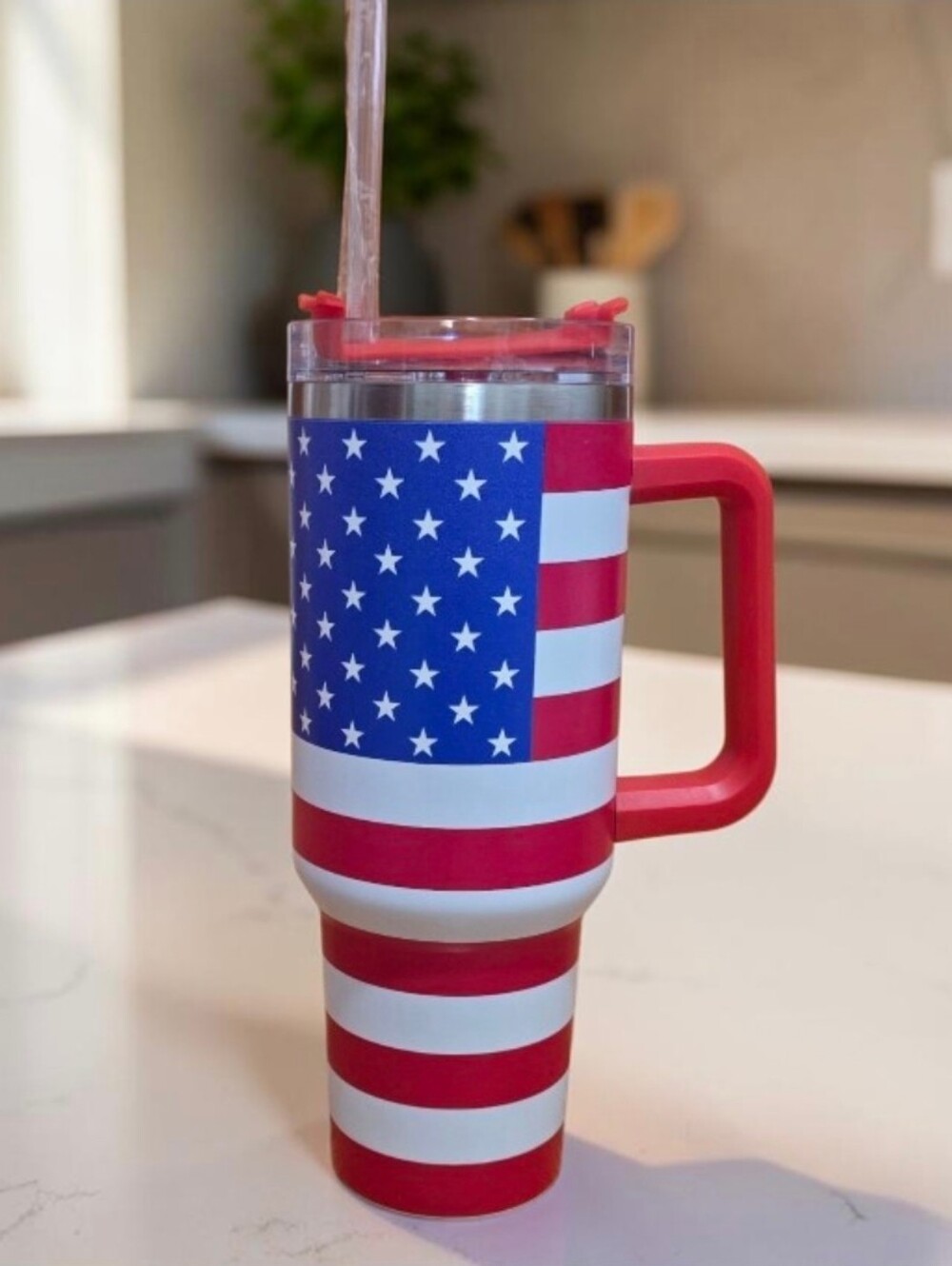 40 Oz Patriotic Tumbler with Handle Straw and LidThe tumbler have a capacity o